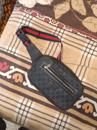 Riñonera Gucci Negra GG Supreme