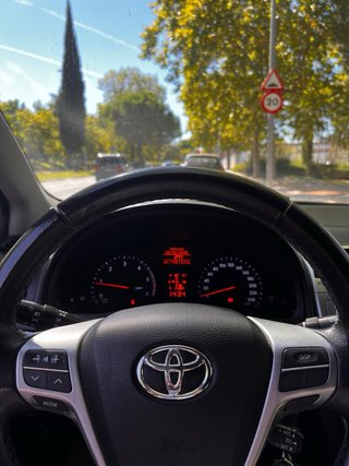 Oportunidad Toyota Avensis 2015