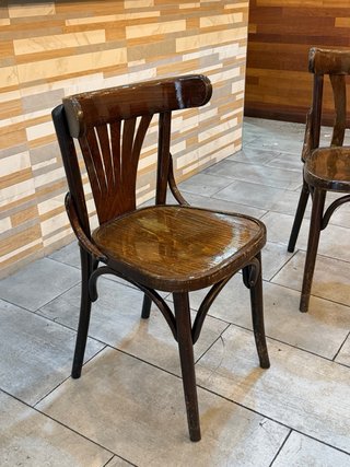 Mesa Cuadrada de Madera y 4 Sillas