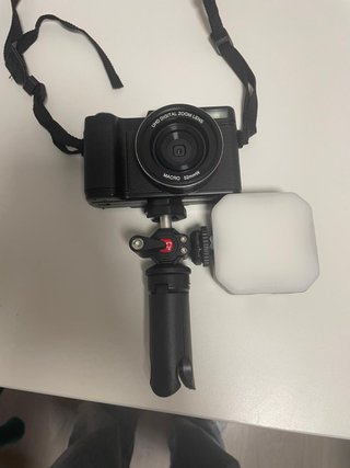 Cámara Digital con Funda y Accesorios