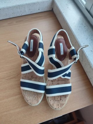 Sandalias Bimba y Lola en perfecto estado talla 37