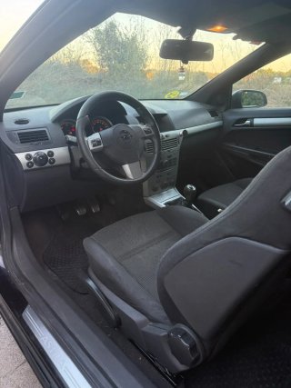 OPEL ASTRA 2007 GTC DIESEL PEGATINA B ITV 07/2027!