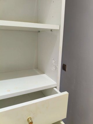 Mueble alto estrecho beige