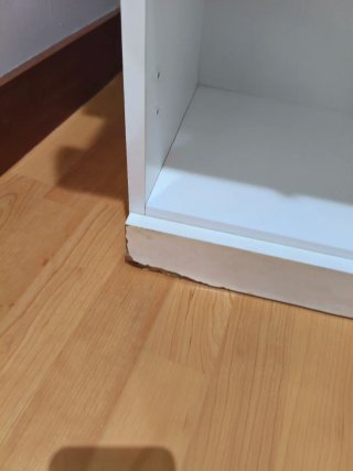 Mueble alto estrecho beige