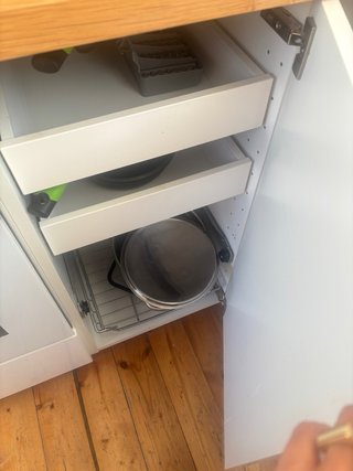 Cocina IKEA Blanca con Encimera de Madera
