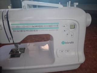 Máquina de coser Klindo como nueva