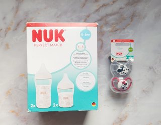 Pack Nuk 4 biberones y 2 chupetes (Nuevos)