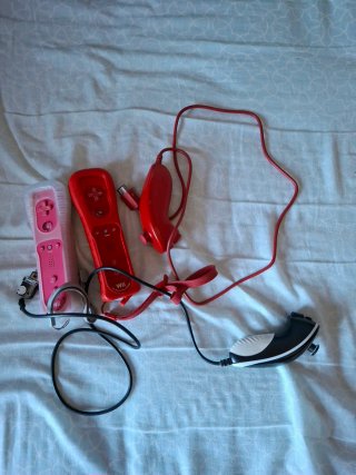 Nintendo Wii Mini Roja + 2 Mandos