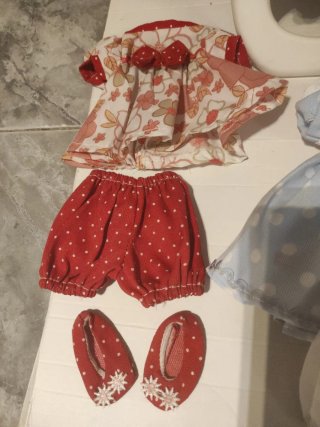 Lote Nenuco: trona, cuna, muñeco y ropa