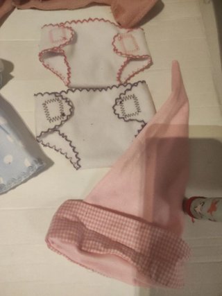 Lote Nenuco: trona, cuna, muñeco y ropa