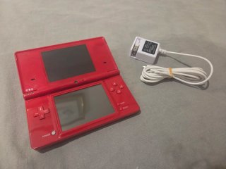 Nintendo DSi roja japonesa + cargador