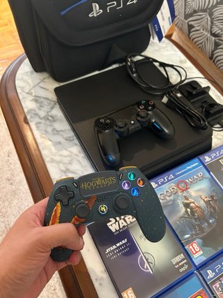 Consola PS4 Slim 1TB + 2 Mandos + 9 Juegos