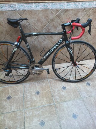 Bicicleta Pinarello de Carretera Negra y Roja
