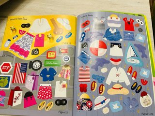 Libro de pegatinas de vacaciones, nuevo.