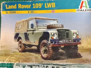 Maqueta Land Rover 109 LWB Italeri 1:35