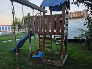Parque infantil madera con tobogán