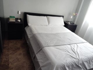 Dormitorio de matrimonio Ikea completo.