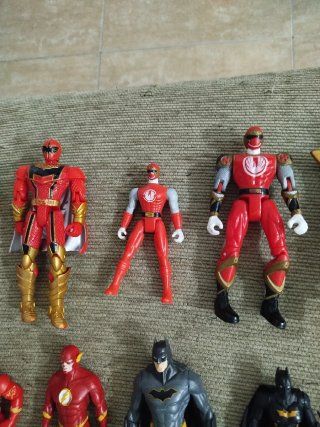 Lote de 19 Figuras Marvel, DC y Power Rangers