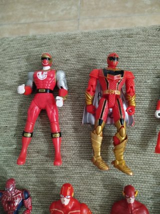 Lote de 19 Figuras Marvel, DC y Power Rangers