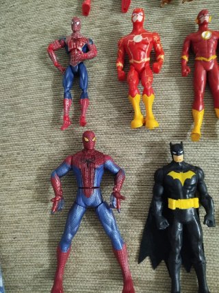 Lote de 19 Figuras Marvel, DC y Power Rangers