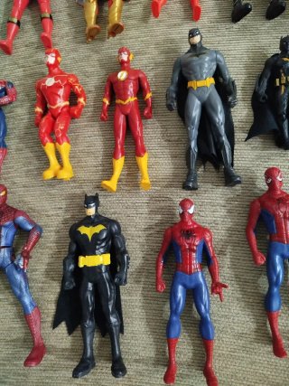 Lote de 19 Figuras Marvel, DC y Power Rangers