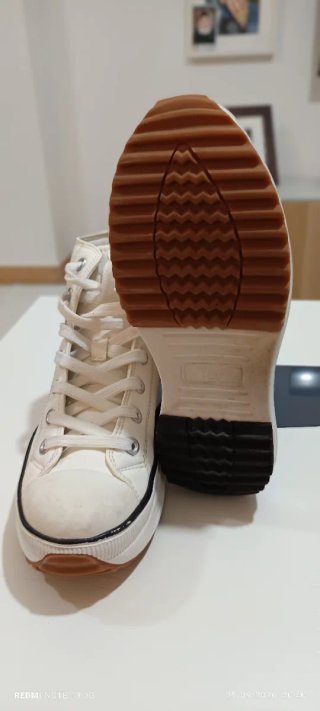 Zapatillas Deportivas Blancas de Caña Alta T.39