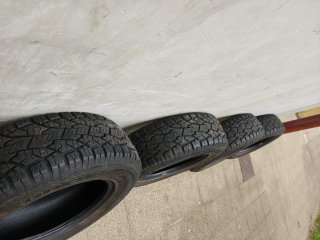 Juego de 4 Neumáticos 235/70 R16 como nuevos.