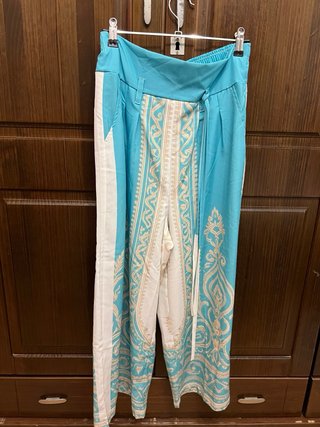 Conjunto de pantalón y top estampado