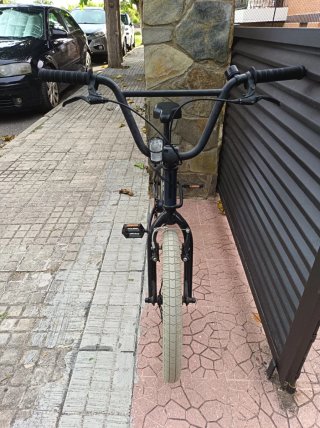 Bicicleta BMX Negra