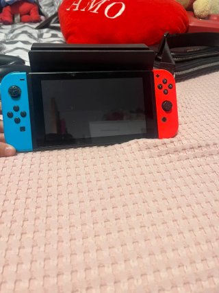 Nintendo Switch con Joy-Con Azul y Rojo