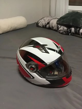 Casco de moto integral blanco y rojo