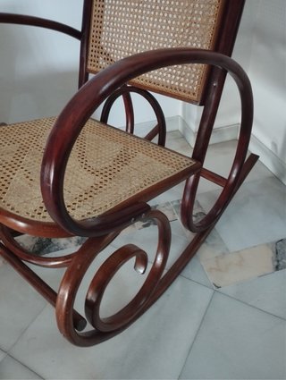 Mecedora de Madera y Ratán