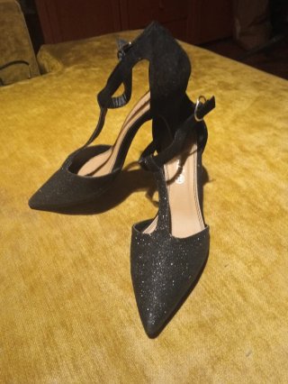 Zapatos de fiesta negros con tacón