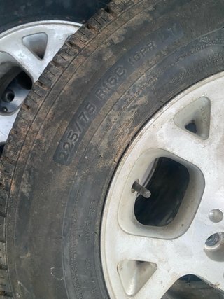 Neumático 225/75 R16C LT