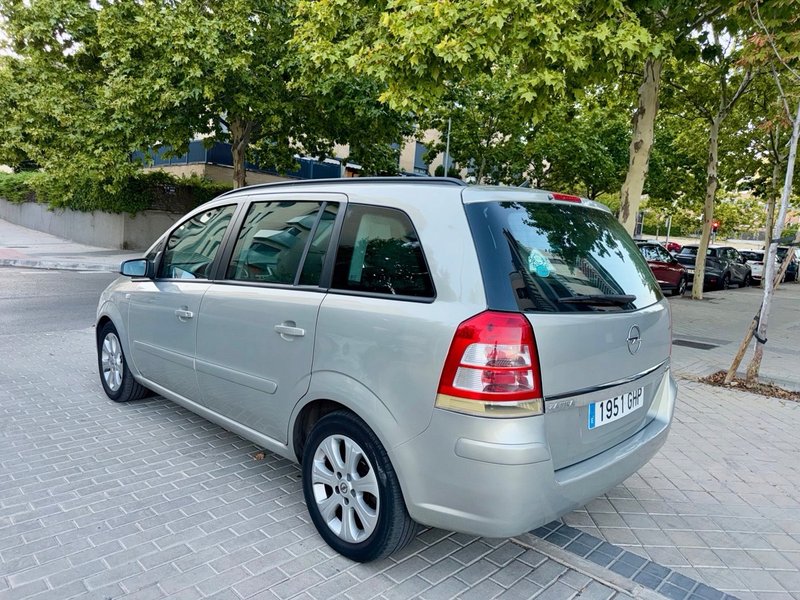 Opel Zafira 1.9 CDTi Cosmo 2008, foto 3