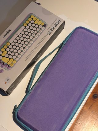 Teclado Logitech Pop Keys Violeta y Amarillo