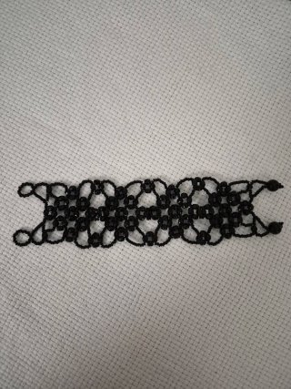 Pulsera negra de cuentas