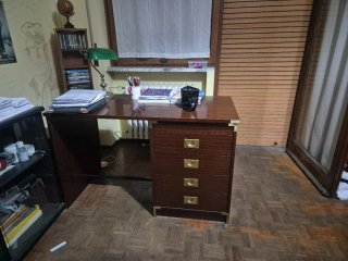 Scrivania vintage in legno