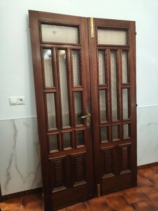 Doble puerta de sapely con cristales