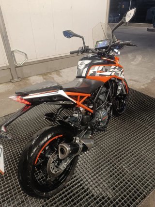 KTM duke 125