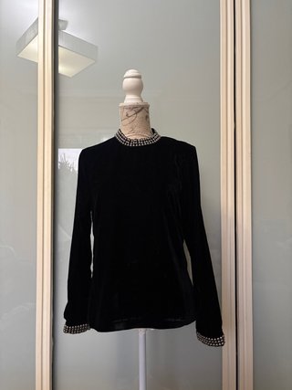 Camisa formal negra con pedrería