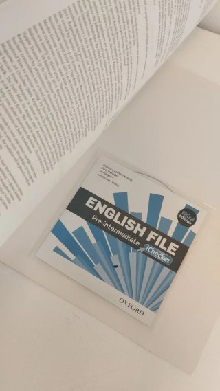 English File A1/B1 Pre-intermediate Student's Book