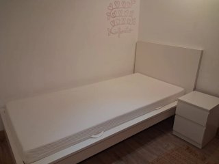 Cama Individual con Mesilla y Colchón