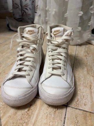 Nike Blazer Mid '77 Blancas Doradas