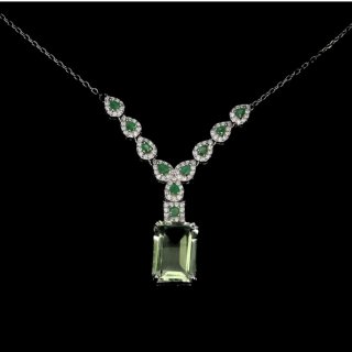 Espectacular collar de esmeraldas y amatista verde