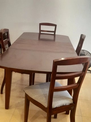 Mesa de Comedor de Madera