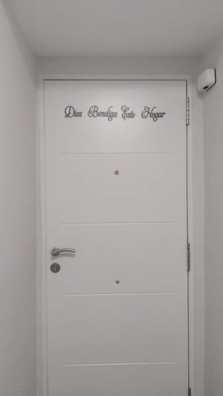 Puerta blanca moderna