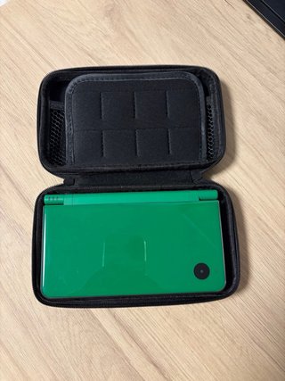 Nintendo DSi XL Verde