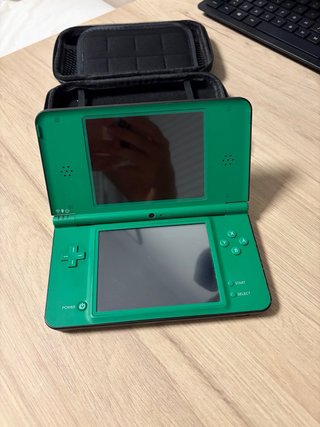 Nintendo DSi XL Verde