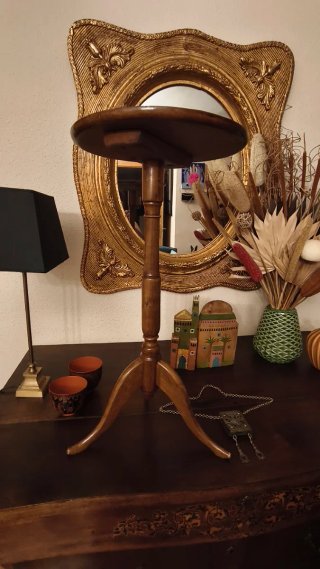 Pequeña mesa velador vintage madera para restaurar